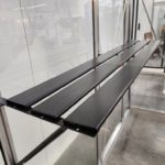 Schwarz lackierter Aluminiumtisch__